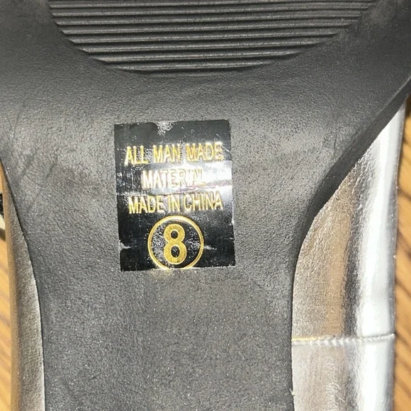 Beautiful Ladies Silver Mary Jane’s - Picture 7 of 8